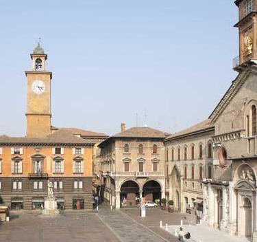 Partner w centrum uwagi REGGIO EMILIA Reggio Emilia, Plac Prampolini Reggio Emilia znajduje się w regionie Emilia-Romagna, w połowie drogi między Mediolanem a Bolonią.