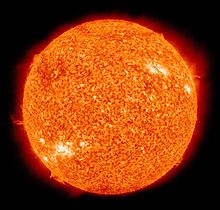 Neutrina słoneczne ν Strumień (cm-2s-1) Energia neutrin (MeV) Większość neutrin słonecznych pochodzi z reakcji: 4p 4 + He+2 e + 2 ν e +2 γ W Słońcu w reakcjach termojądrowych produkowane są neutrina