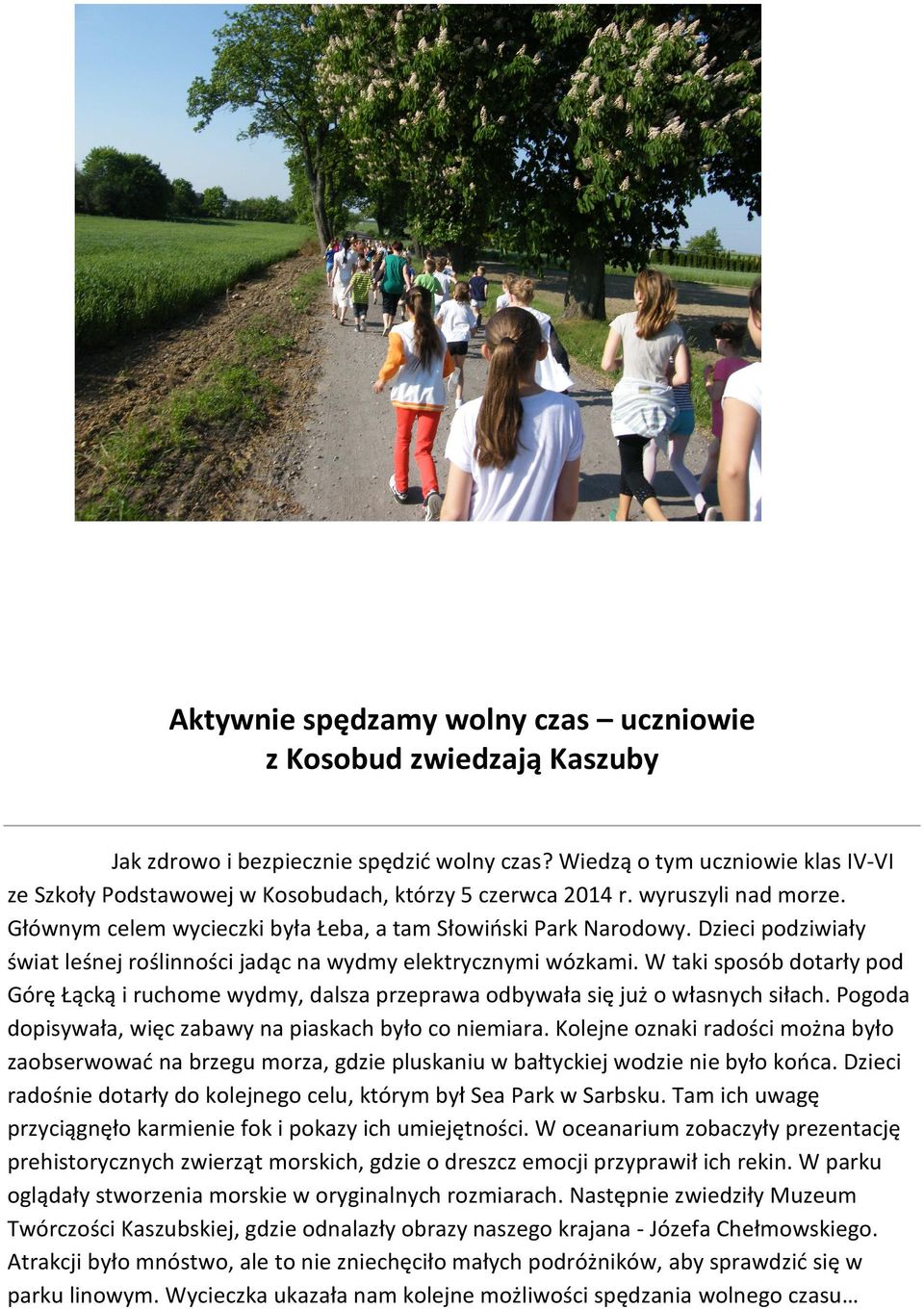 Dzieci podziwiały świat leśnej roślinności jadąc na wydmy elektrycznymi wózkami. W taki sposób dotarły pod Górę Łącką i ruchome wydmy, dalsza przeprawa odbywała się już o własnych siłach.