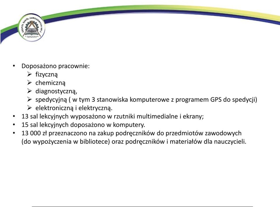 13 sal lekcyjnych wyposażono w rzutniki multimedialne i ekrany; 15 sal lekcyjnych doposażono w