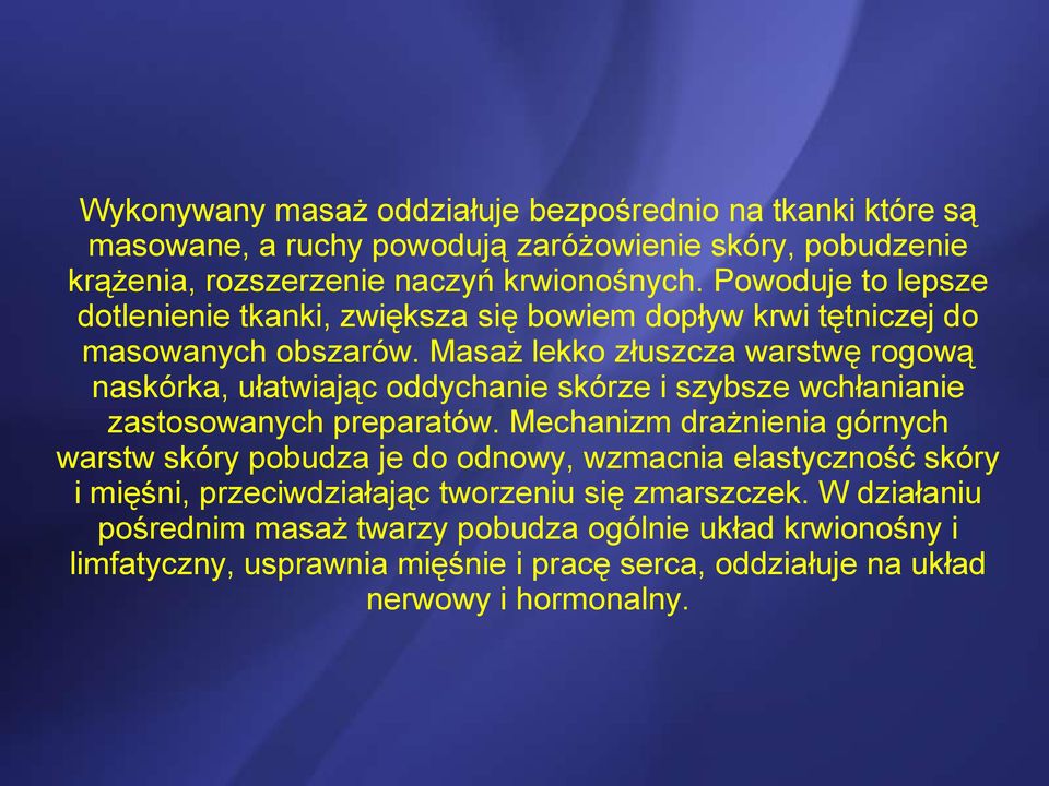 Masaż lekko złuszcza warstwę rogową naskórka, ułatwiając oddychanie skórze i szybsze wchłanianie zastosowanych preparatów.