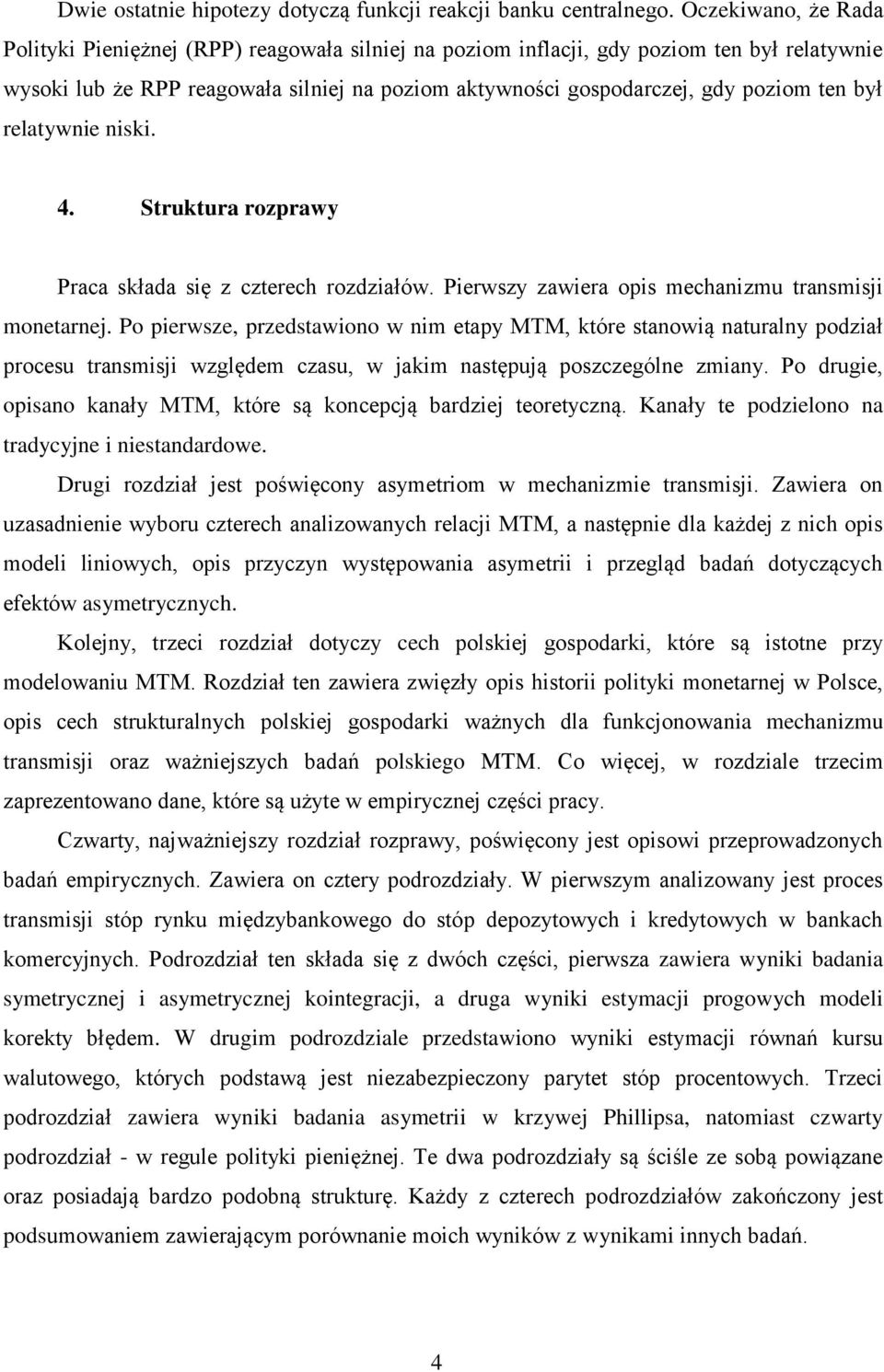 był relatywnie niski. 4. Struktura rozprawy Praca składa się z czterech rozdziałów. Pierwszy zawiera opis mechanizmu transmisji monetarnej.