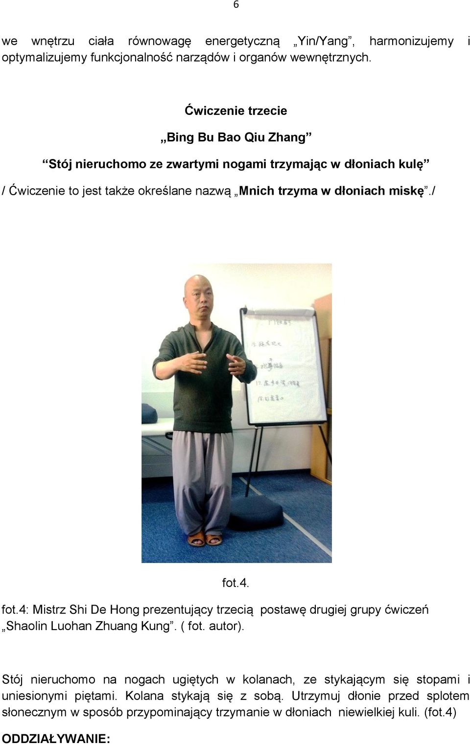 miskę./ fot.4. fot.4: Mistrz Shi De Hong prezentujący trzecią postawę drugiej grupy ćwiczeń Shaolin Luohan Zhuang Kung. ( fot. autor).