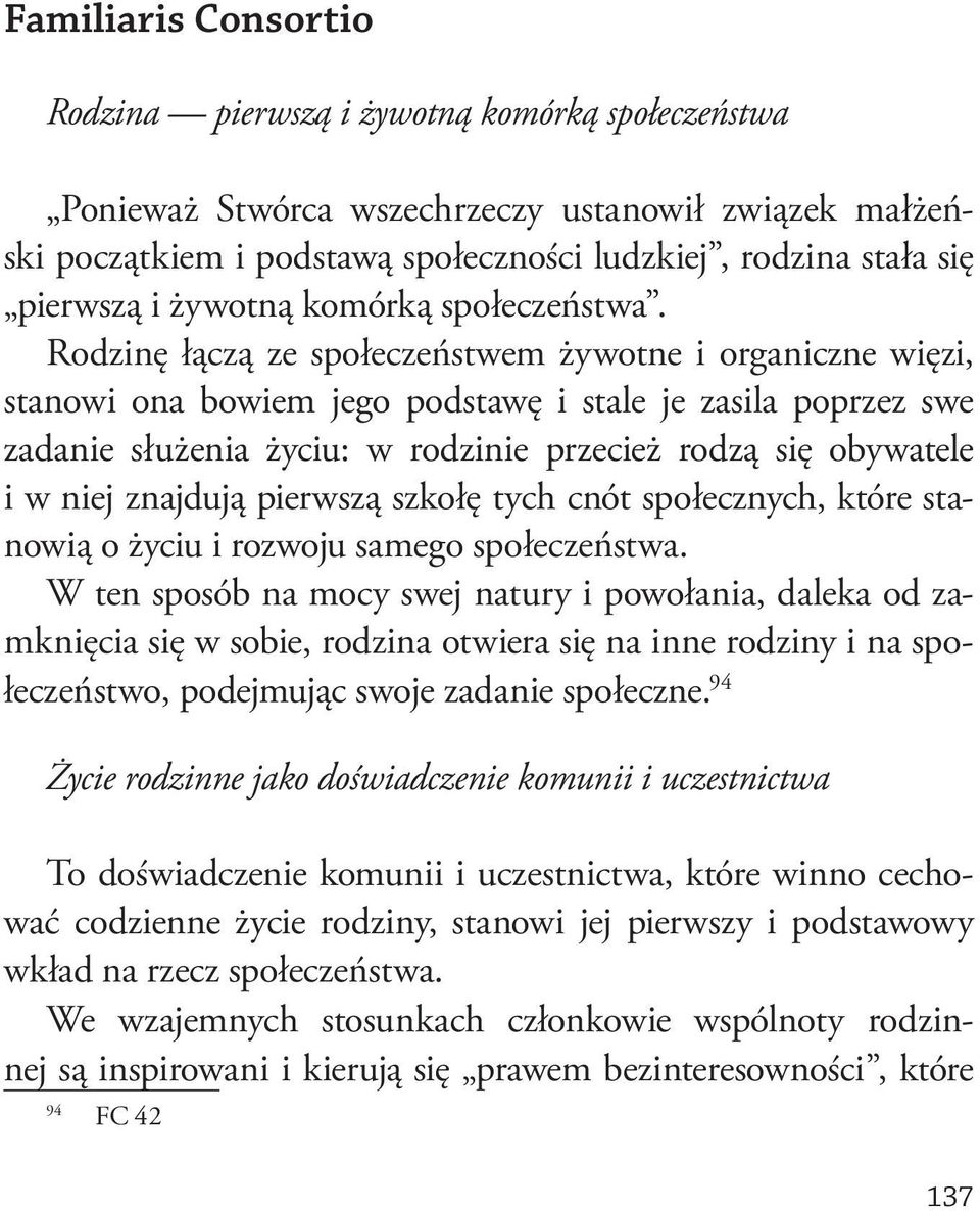 Rodzinę łączą ze społeczeństwem żywotne i organiczne więzi, stanowi ona bowiem jego podstawę i stale je zasila poprzez swe zadanie służenia życiu: w rodzinie przecież rodzą się obywatele i w niej