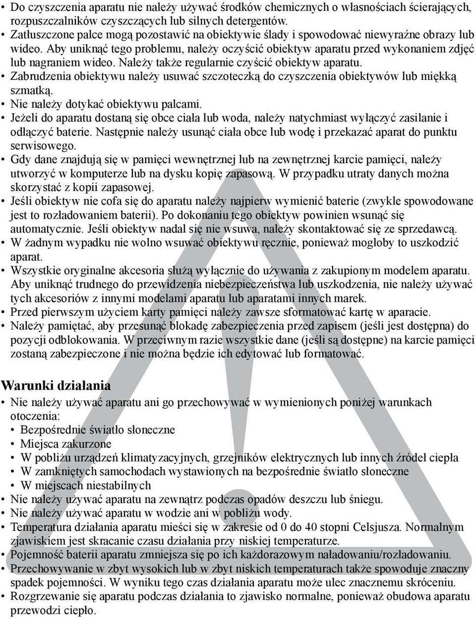 Należy także regularnie czyścić obiektyw aparatu. Zabrudzenia obiektywu należy usuwać szczoteczką do czyszczenia obiektywów lub miękką szmatką. Nie należy dotykać obiektywu palcami.