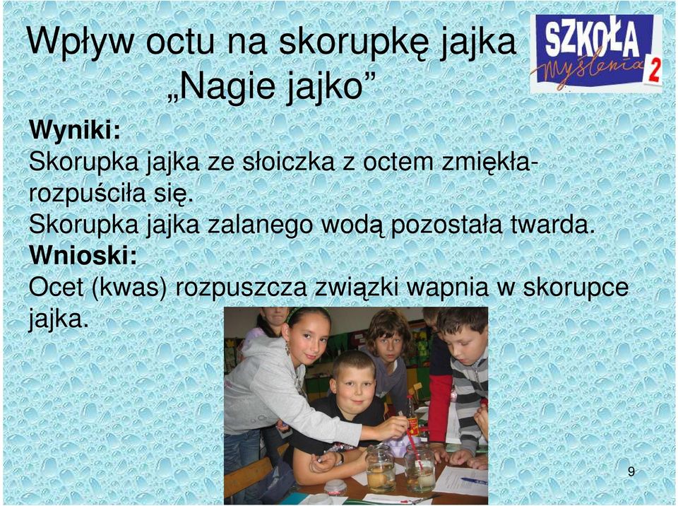 się. Skorupka jajka zalanego wodą pozostała twarda.