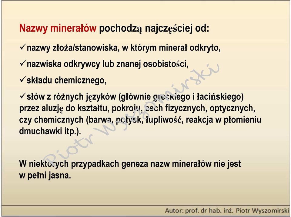 łacińskiego) przez aluzję do kształtu, pokroju, cech fizycznych, optycznych, czy chemicznych (barwa,