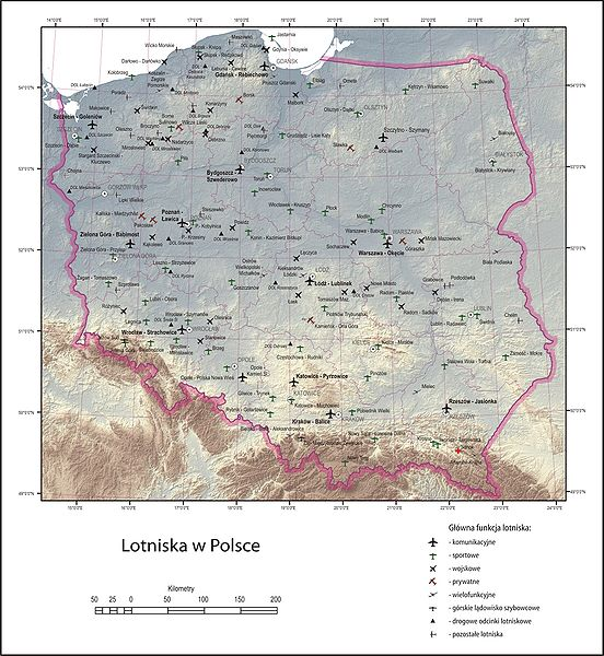 Fot. Lotniska w Polsce, cc wikipedia Porty te są w stanie obsługiwać loty tylko samolotów klasy STOL, short take-off and landing, samolotów o krótkiej drodze lądowania i startu.
