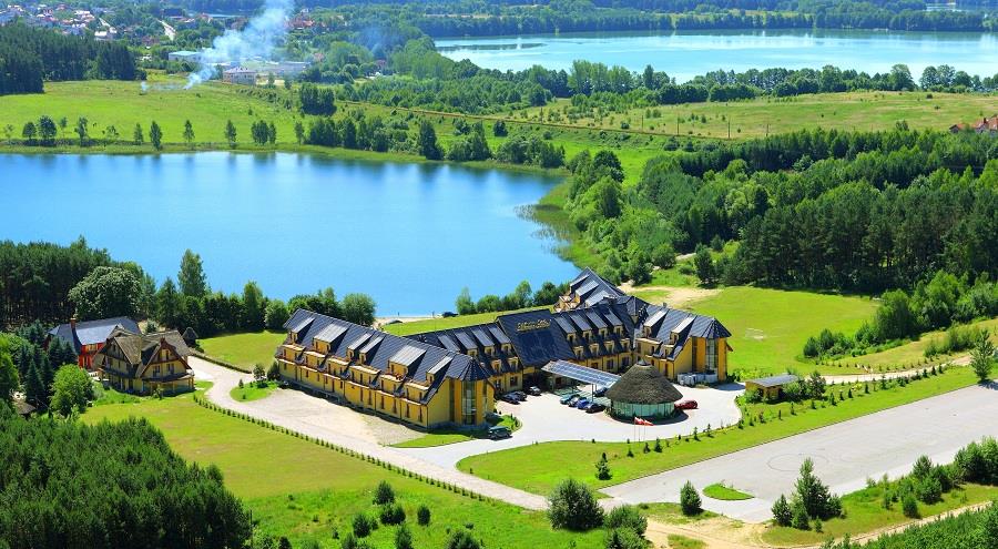 HOTEL MANOR**** W OLSZTYNIE LASY, JEZIORO I BASEN Hotel konferencyjny usytuowany nad malowniczym jeziorem Żbik w Olsztynie to wyjątkowe miejsce, które zapewnia gościom ciszę, spokój i relaks w
