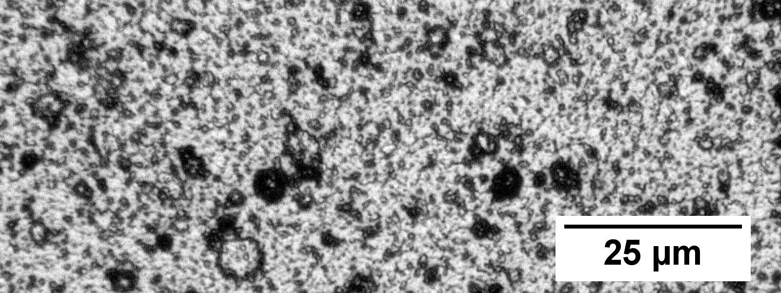 2-2015 a) b) TRIBOLOGIA 15 Sa = 0,08 µm Sa = 0,07 µm Rys. 2. Morfologia i topografia powierzchni powłok: a) AlTiCrN2, b) AlTiCrN4 Fig 2.