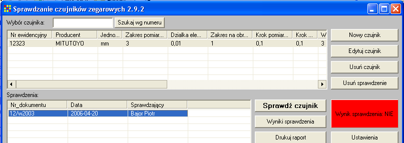 Zadanie 4-5 - Sprawdzić rozrzut wskazań czujnika. W tym celu należy: 1. Zamocować czujnik w statywie tak, aby oś trzpienia była prostopadła do powierzchni stolika; 2.