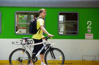 Przykład Błonia- kolej 68% podróży pieszych do stacji kolejowej i 32% podróży łączonych 1,6km 90% podróży z
