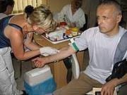 Do zakażenia HCV może dojść podczas pobytu w szpitalu (zabiegi medyczne, operacje, przetoczenia krwi przed rokiem 1992) wizyty w gabinecie zabiegowym (zastrzyki i
