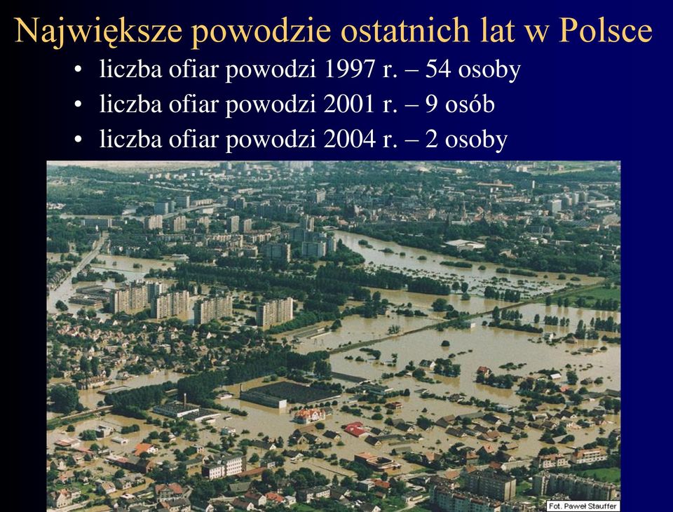 54 osoby liczba ofiar powodzi 2001 r.