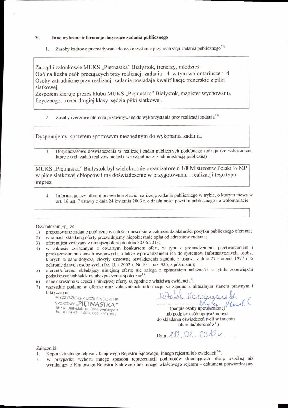 4 w tym wolontariusze : 4 Osoby zatrudnione przy realizacji zadania posiadaj4 kwalifikacje trenerskie z pilki siatkowej.