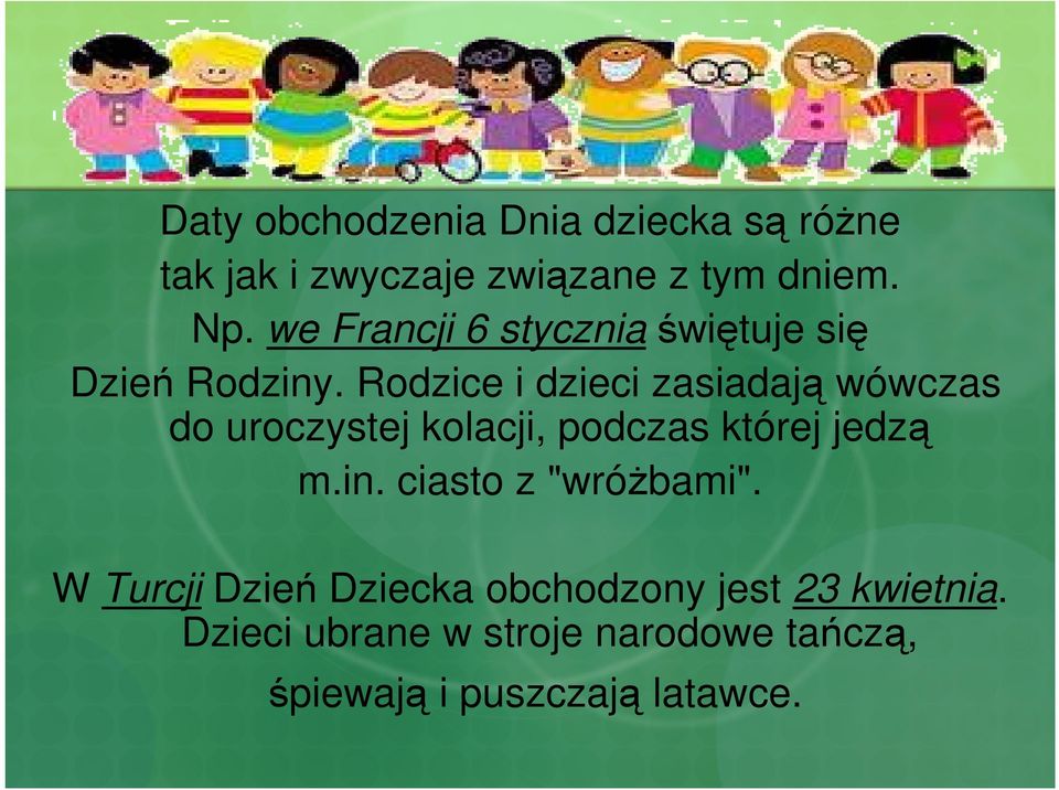 Rodzice i dzieci zasiadają wówczas do uroczystej kolacji, podczas której jedzą m.in.