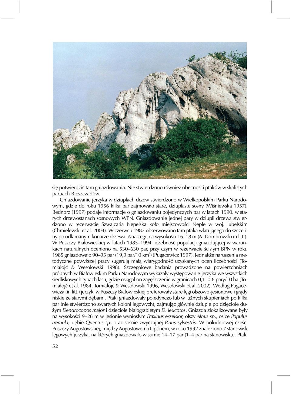 Bednorz (1997) podaje informacje o gniazdowaniu pojedynczych par w latach 1990. w starych drzewostanach sosnowych WPN.