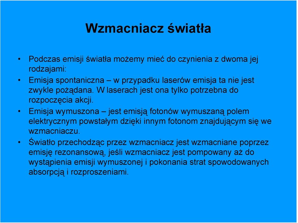 Emisja wymuszona jest emisją fotonów wymuszaną polem elektrycznym powstałym dzięki innym fotonom znajdującym się we wzmacniaczu.