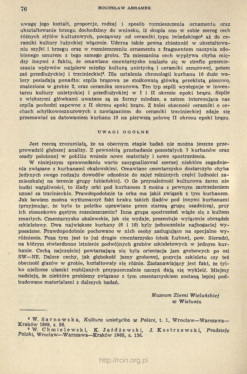 Uderza także pewna zbieżność w ukształtowaniu szyjki i brzegu oraz w rozmieszczeniu ornamentu z fragmentem naczynia zdobionego sznurem z tego samego grobu.