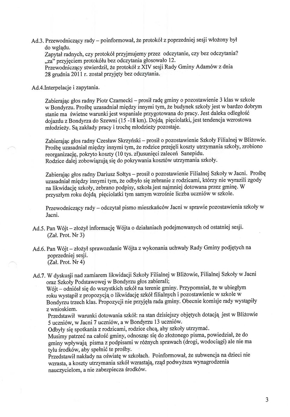 Interpelacje i zapytania. Zabierając głos radny Piotr Czarnecki - prosił radę gminy o pozostawienie 3 klas w szkole w Bondyrzu.