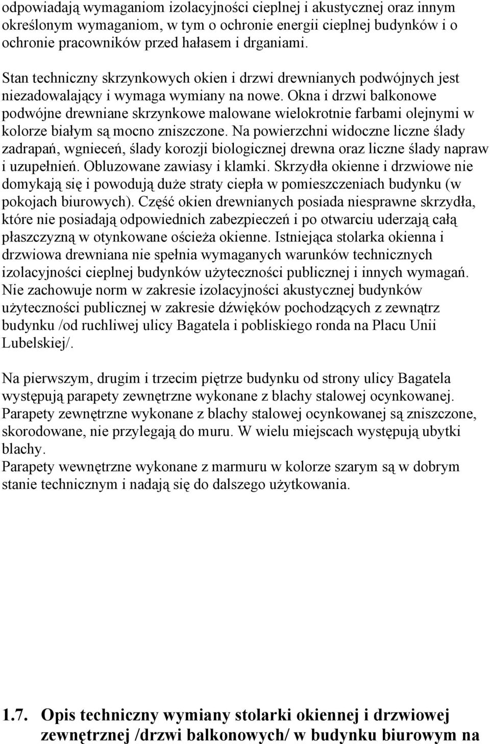 Okna i drzwi balkonowe podwójne drewniane skrzynkowe malowane wielokrotnie farbami olejnymi w kolorze białym są mocno zniszczone.