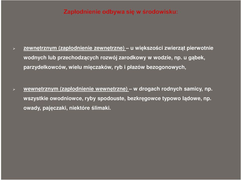 u gąbek, parzydełkowców, wielu mięczaków, ryb i płazów bezogonowych, wewnętrznym