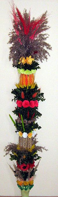 Palma wielkanocna - lub zastępująca ją gałązka wierzbowa - tradycyjny symbol Niedzieli Palmowej.