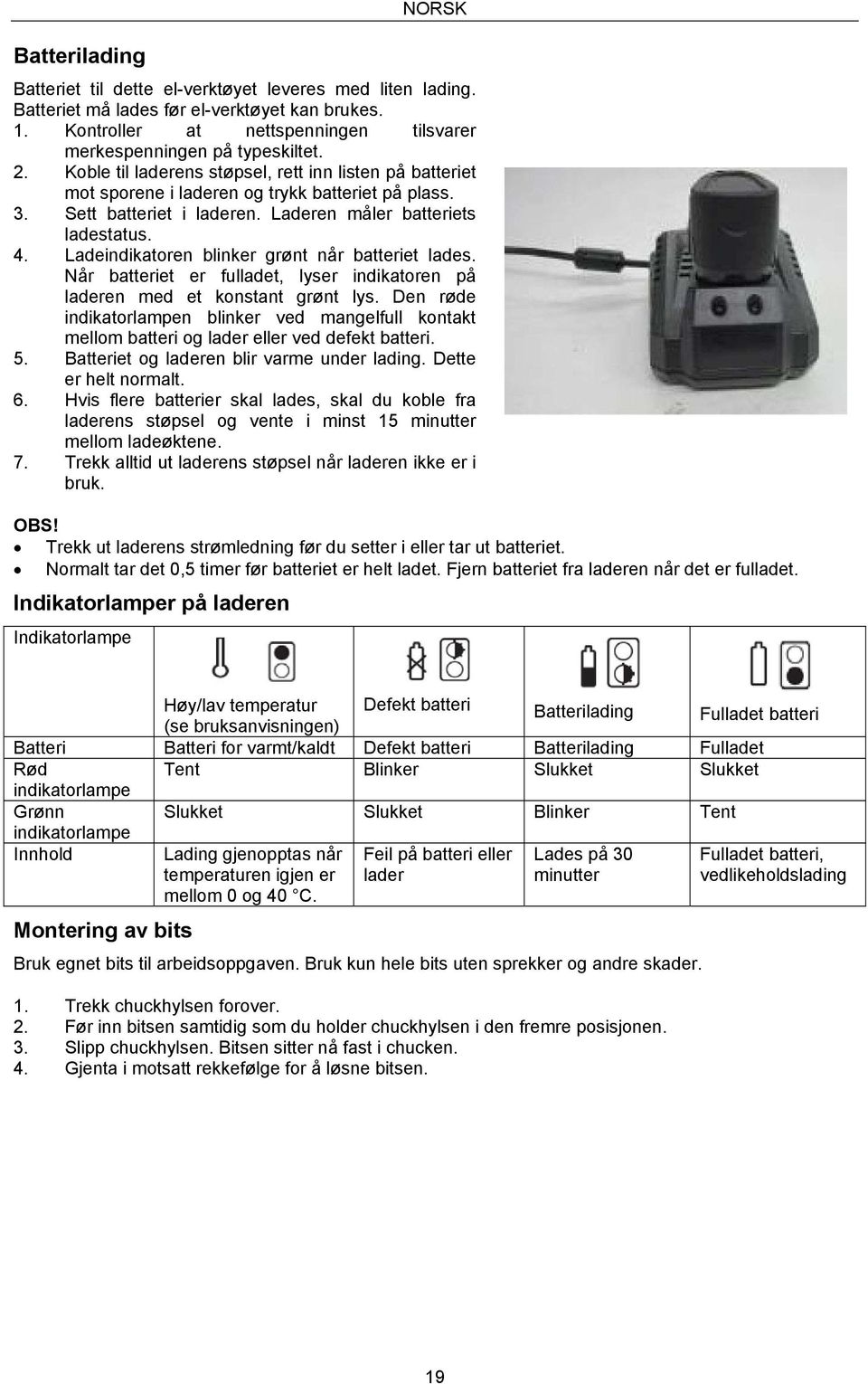 Ladeindikatoren blinker grønt når batteriet lades. Når batteriet er fulladet, lyser indikatoren på laderen med et konstant grønt lys.