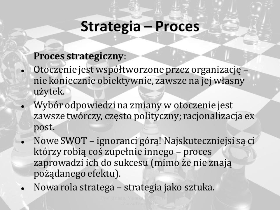 Wybór odpowiedzi na zmiany w otoczenie jest zawsze twórczy, często polityczny; racjonalizacja ex post.