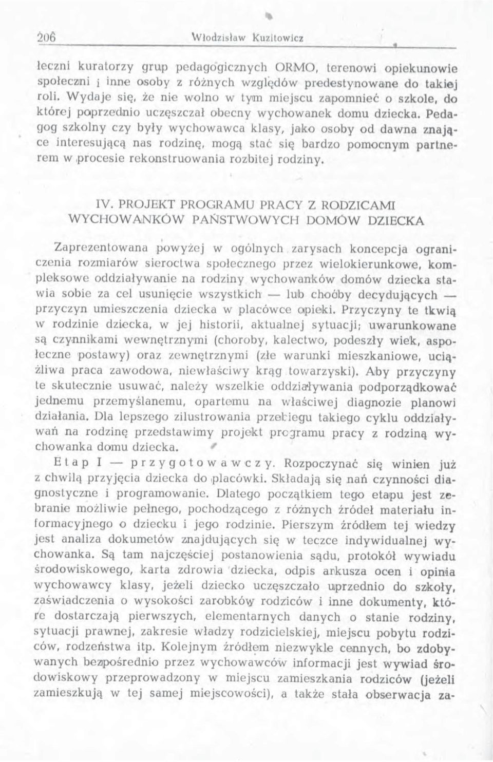 Pedagog szkolny czy były w ychow aw ca klasy, jako osoby o d dawna znające interesującą nas rodzinę, mogą stać się bardzo pom ocnym p a rtn e- rem w p rocesie rekonstruow ania rozbitej rodziny. IV.