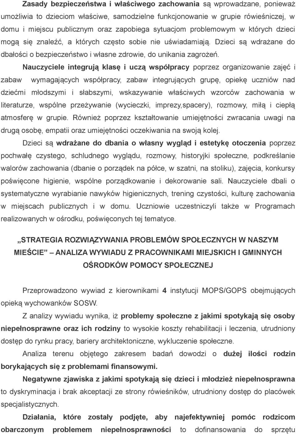 Nauczyciele integrują klasę i uczą współpracy poprzez organizowanie zajęć i zabaw wymagających współpracy, zabaw integrujących grupę, opiekę uczniów nad dziećmi młodszymi i słabszymi, wskazywanie