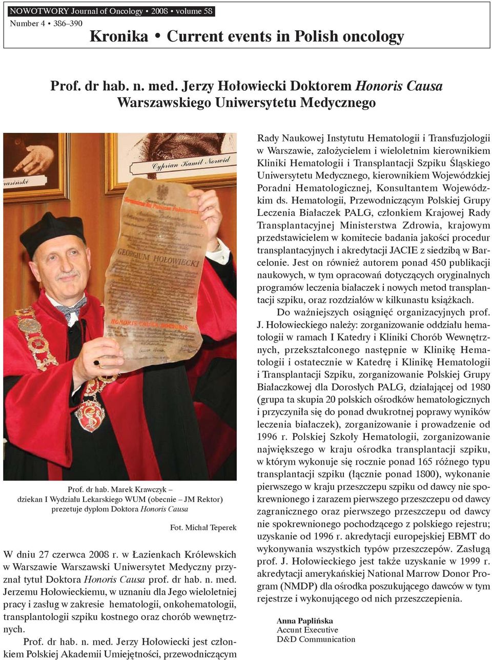 Marek Krawczyk dziekan I Wydziału Lekarskiego WUM (obecnie JM Rektor) prezetuje dyplom Doktora Honoris Causa Fot. Michał Teperek W dniu 27 czerwca 2008 r.