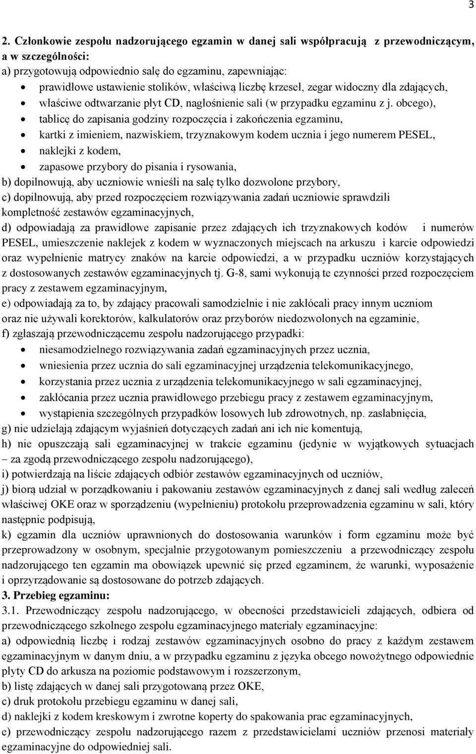 obcego), tablicę do zapisania godziny rozpoczęcia i zakończenia egzaminu, kartki z imieniem, nazwiskiem, trzyznakowym kodem ucznia i jego numerem PESEL, naklejki z kodem, zapasowe przybory do pisania