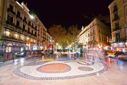 DODATKOWE ATRAKCJE CAŁODNIOWA WYCIECZKA DO BARCELONY zwiedzanie najciekawszych zabytków SAGRADA FAMILIA Jeden z najbardziej monumentalnych i tajemniczych kościołów świata od ponad stu lat jest placem