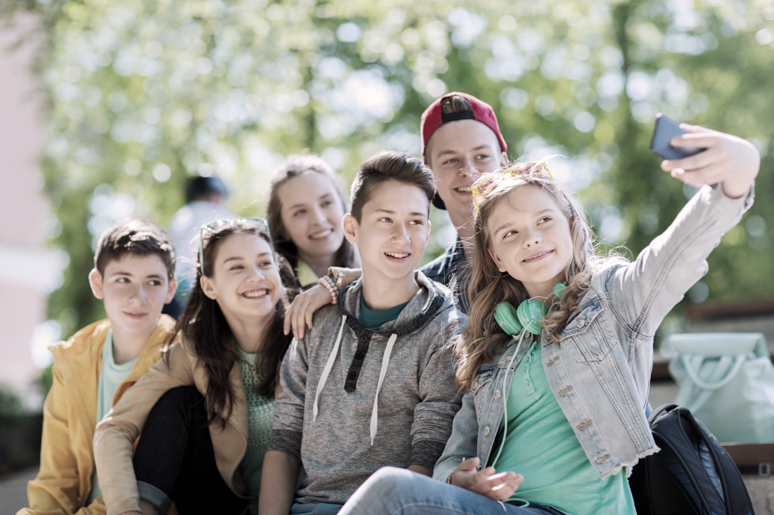 Gimnazjum Na poziomie szkoły gimnazjalnej scenariusze wpisują się w ścieżkę edukacyjną Wiedza o Społeczeństwie i uczą, że: warto rozwijać w sobie przedsiębiorczość, bo dzięki temu można osiągać