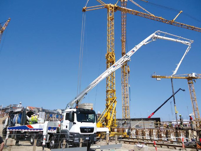 Pompy samochodowe do betonu Co ciekawego słychać w sektorze samochodowych pomp do betonu? Producenci biją kolejne rekordy długości wysięgników, stosują nowe materiały.