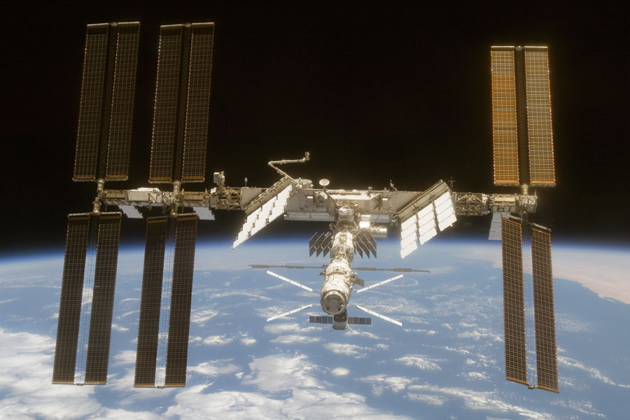 04 - Piewszy sztuczny satelita Ziemi Спутник (Sputnik ). Nachylenie obity ok. 65O; masa 84kg (Спутник 3 330 kg) 965.04.3 "Молния-" 3 (Mołnija- os.