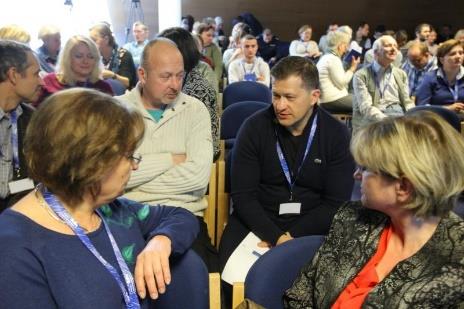 Na koniec dnia paneliści i panelistki mieli czas na to, by podzielić się spostrzeżeniami i uwagami odnośnie tego dnia. Spotkania prowadziła facylitatorka.