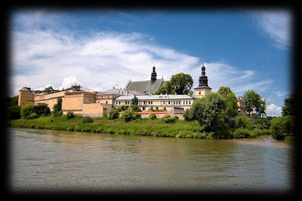 Czym zaskakuje Zwierzyniec? Klasztor ss. Norbertanek (Kościół św. Augustyna i św. Jana Chrzciciela) barokowy kościół rzymskokatolicki na Zwierzyńcu, przy ul.kościuszki 88.