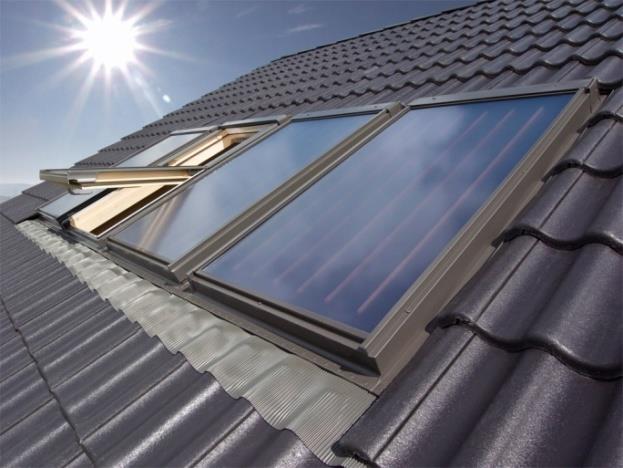 System solarny FAKRO to jedyny system umożliwiający montaż kolektorów słonecznych w połaci dachu oraz zespalanie ich z oknami