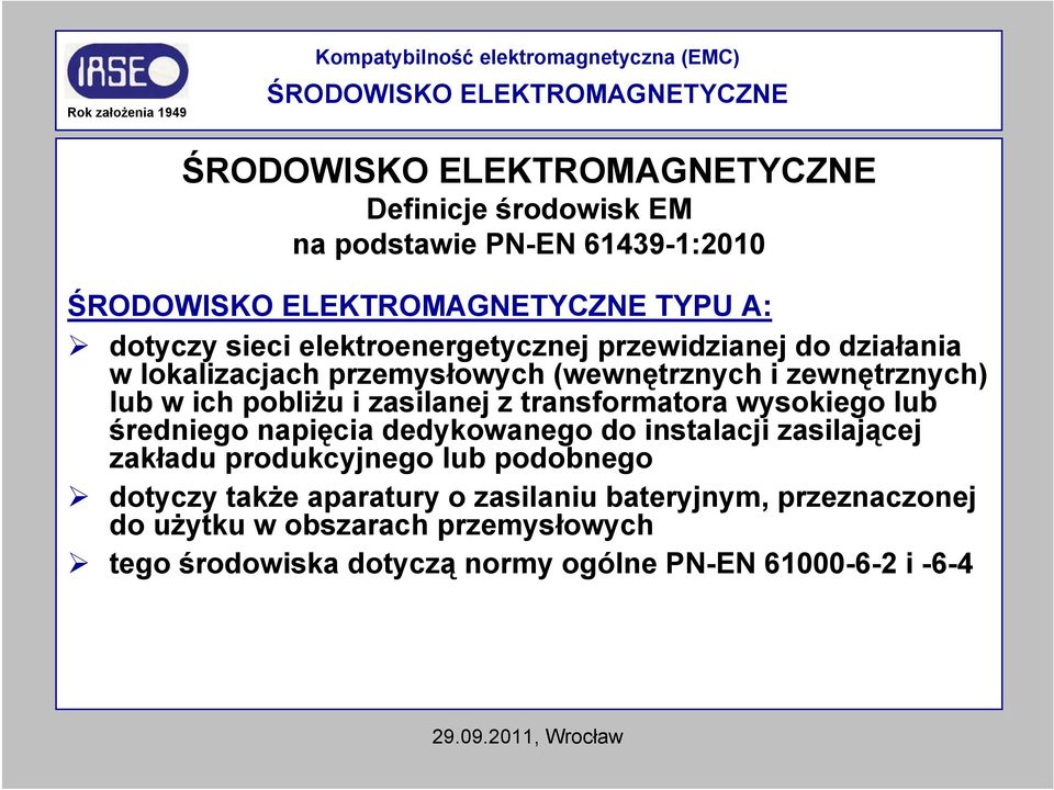 pobliżu i zasilanej z transformatora wysokiego lub średniego napięcia dedykowanego do instalacji zasilającej zakładu produkcyjnego lub podobnego