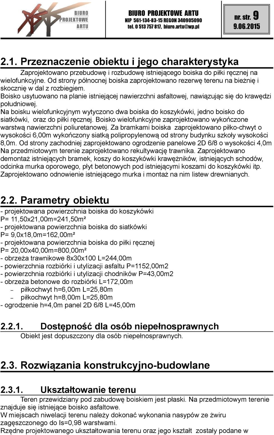 Boisko usytuowano na planie istniejącej nawierzchni asfaltowej, nawiązując się do krawędzi południowej.