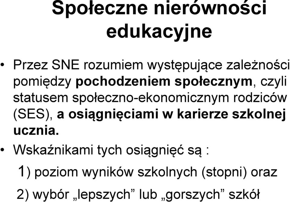 rodziców (SES), aosiągnięciami w karierze szkolnej ucznia.