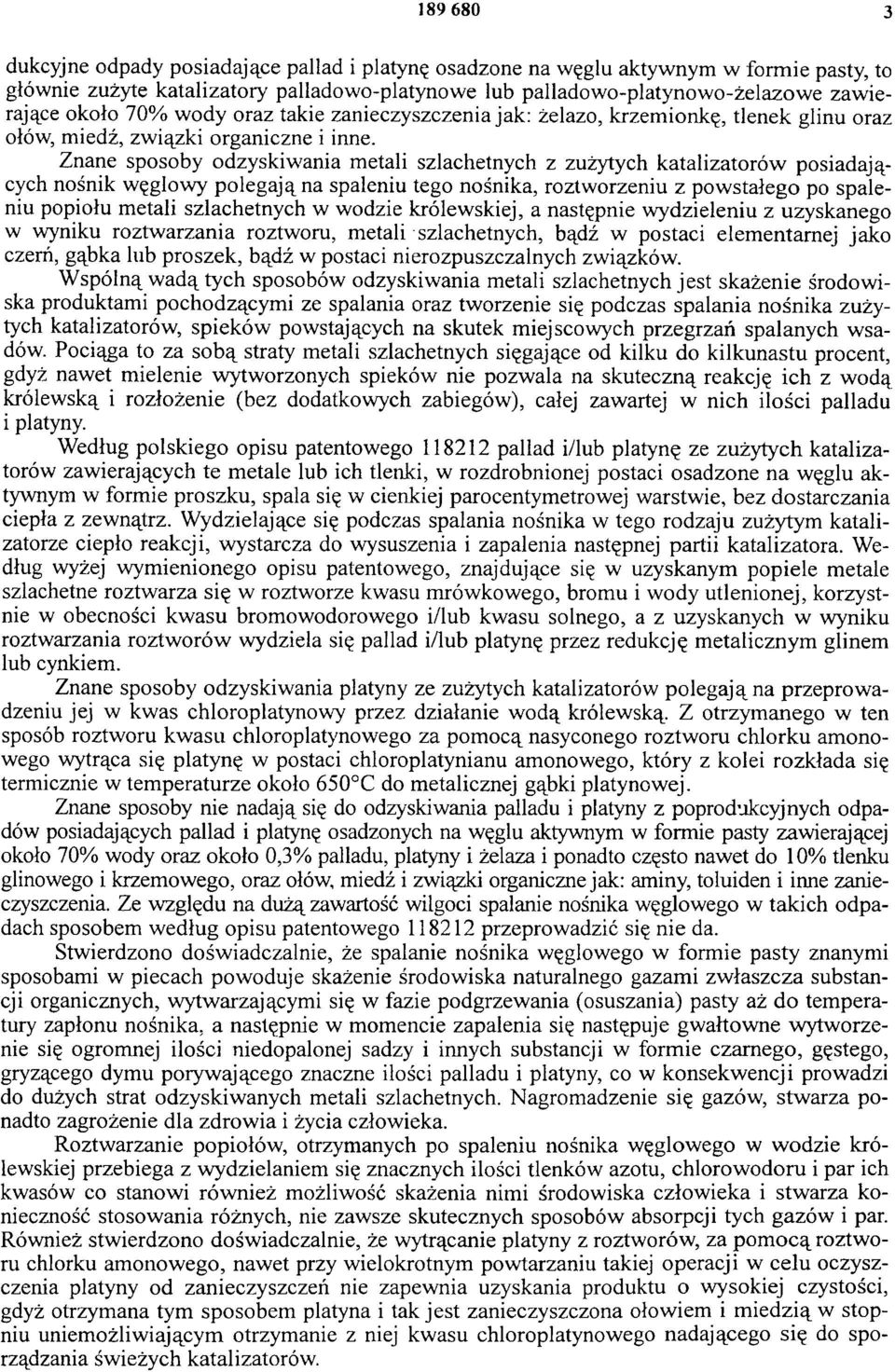 Znane sposoby odzyskiwania metali szlachetnych z zużytych katalizatorów posiadających nośnik węglowy polegają na spaleniu tego nośnika, roztworzeniu z powstałego po spaleniu popiołu metali