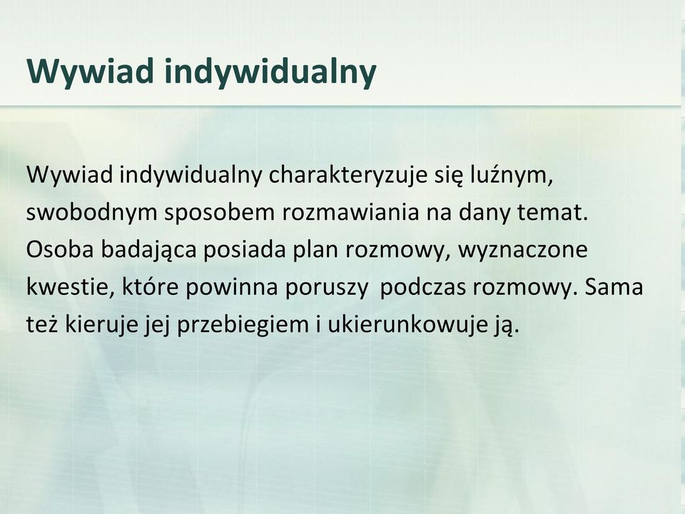 Osoba badająca posiada plan rozmowy, wyznaczone kwestie, które