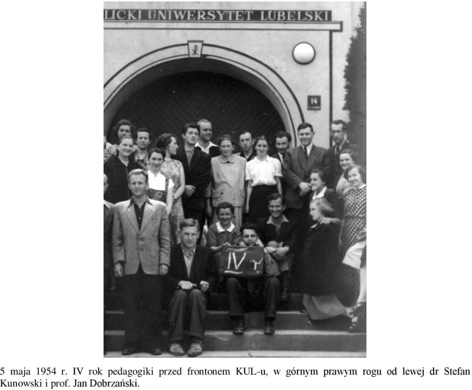frontonem KUL-u, w górnym