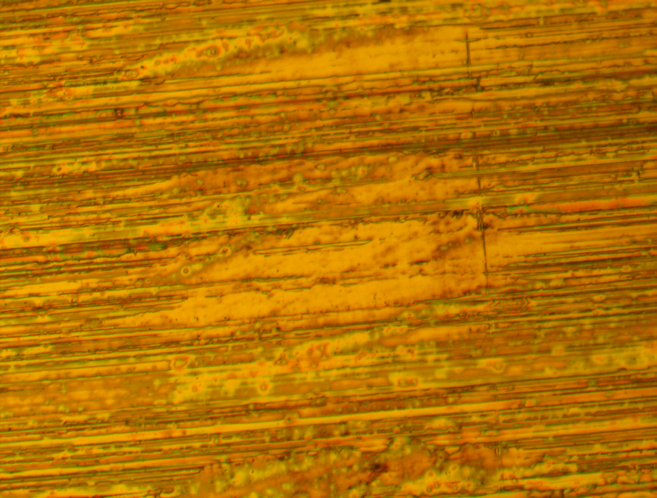 28 TRIBOLOGIA a) 4-2015 b) 0,1 mm 0,1 mm Rys. 5. Zdjęcia powierzchni stali 42CrMo4 po próbach tarcia; T = 22 HRC, obróbka wykończeniowa: polerowanie Ra = 0,14 µm (a) i docieranie Ra = 0,04 µm (b) Rys.