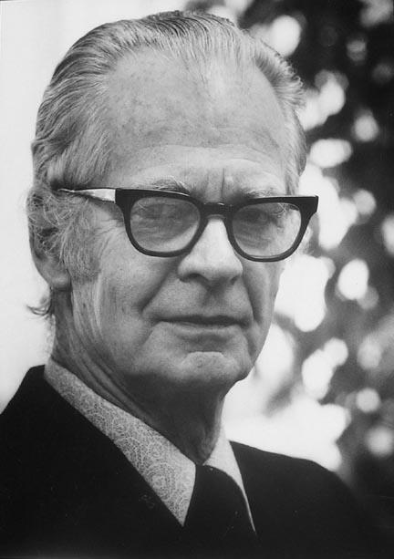 Klatka Skinnera Barrhus Frederic Skinner rozwinął znacznie teorię warunkowania instrumentalnego (w 1938 roku). Klatka którą stworzył, pozwalała na ograniczenie roli eksperymentatora.