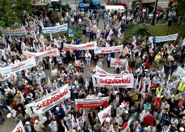 uchwalił nowelizację ustawy o emeryturach i rentach z Funduszu Ubezpieczeń Społecznych, która podwyższa wiek emerytalny do 67. roku życia i zrównuje go dla kobiet i mężczyzn.