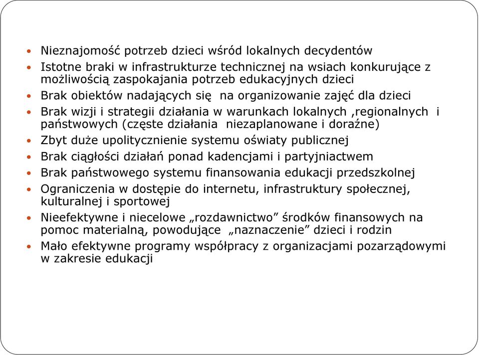 upolitycznienie systemu oświaty publicznej Brak ciągłości działań ponad kadencjami i partyjniactwem Brak państwowego systemu finansowania edukacji przedszkolnej Ograniczenia w dostępie do internetu,